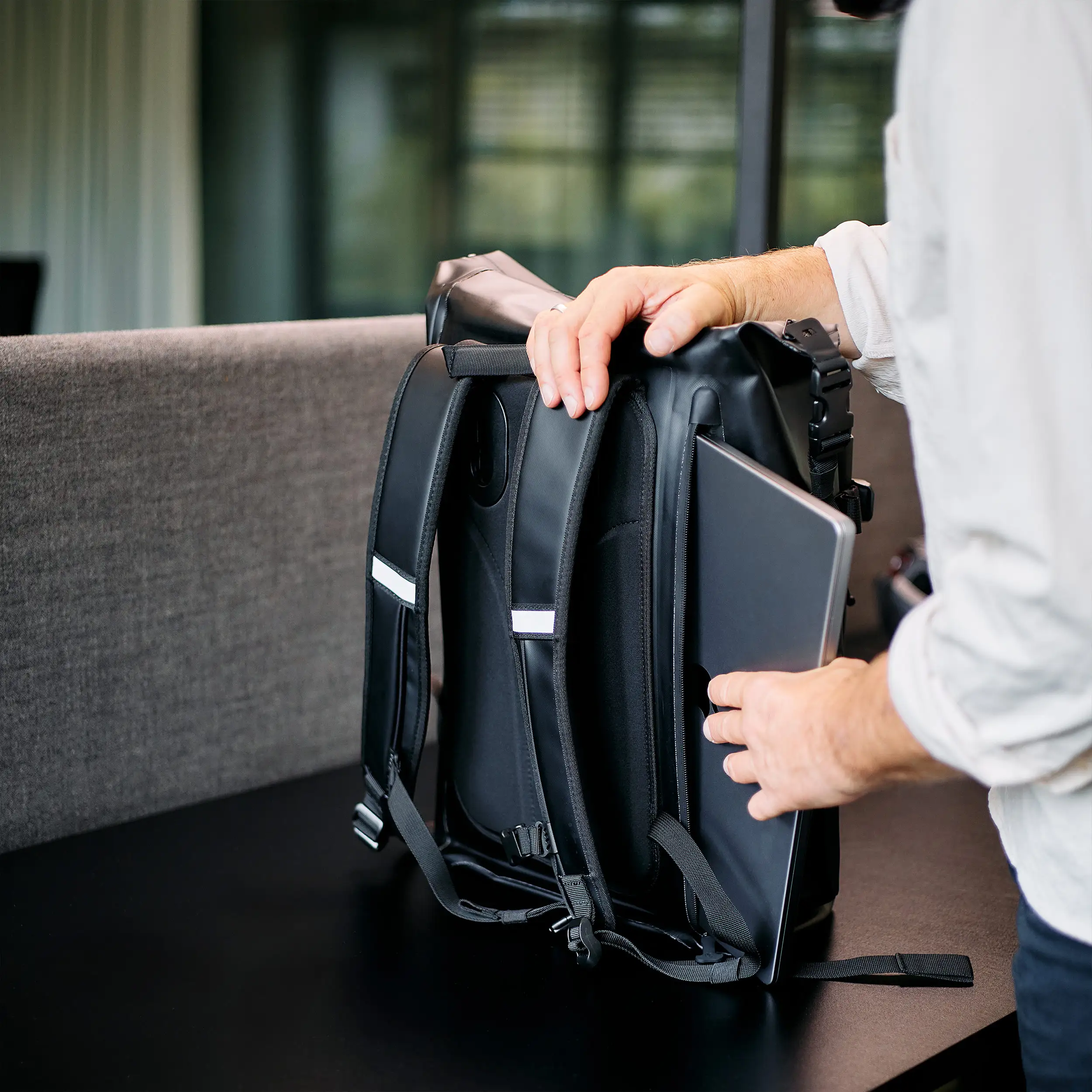 Mochila Zurich 24L para uso diario y oficina - Ink