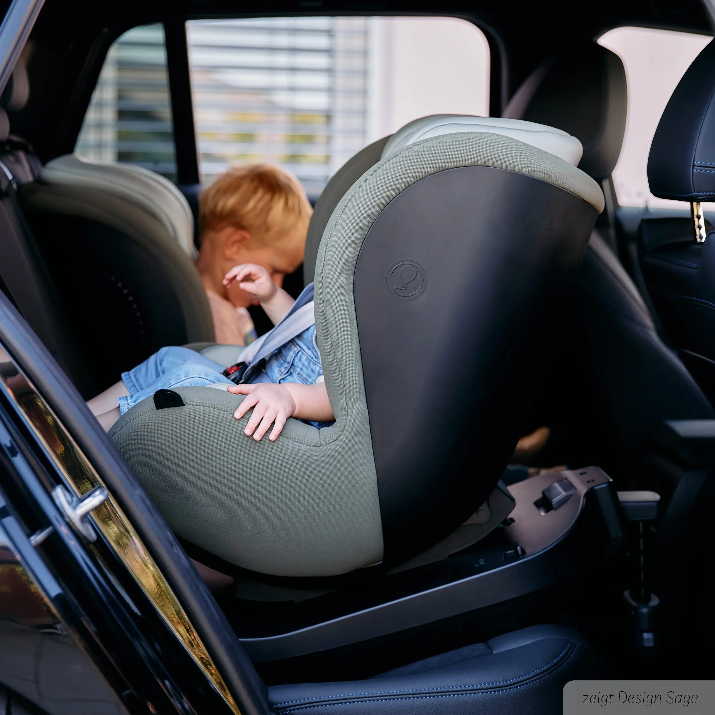 Silla para niños Lily i-Size con base Isofix giratoria Root - Negro Silla para niños Lily i-Size con base Isofix giratoria Root - Negro