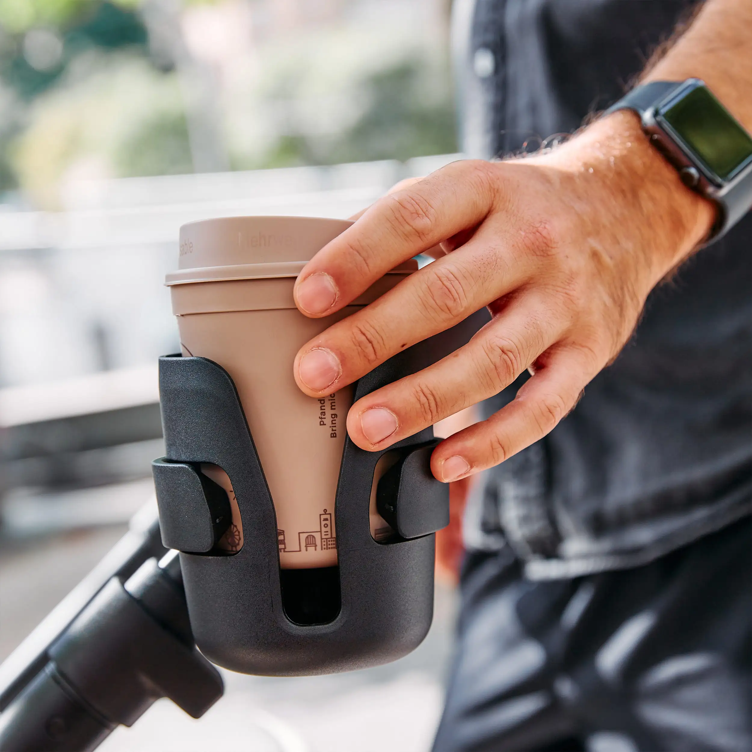 Porte-gobelet pour poussette et landau Porte-gobelet pour poussette et landau