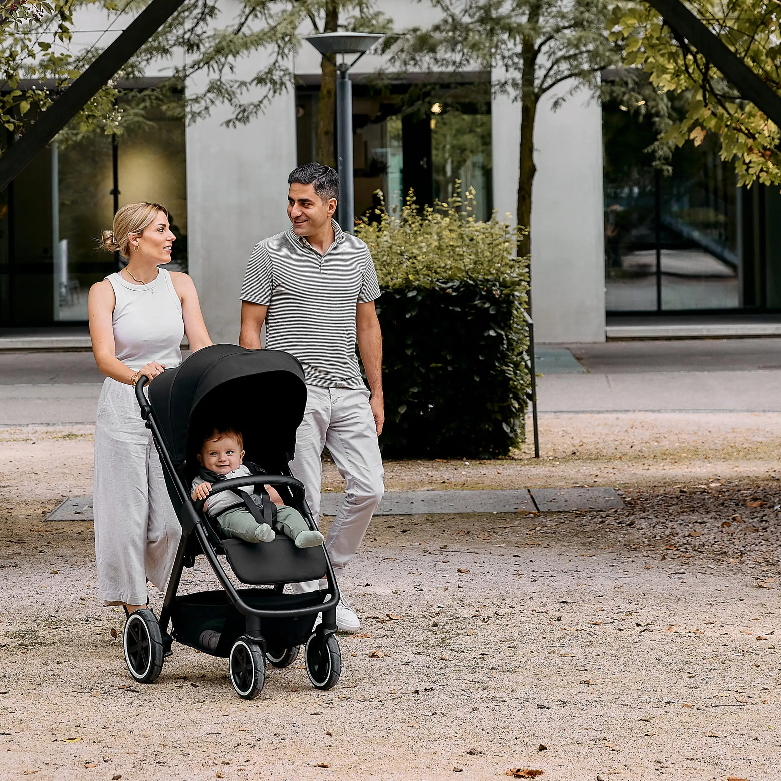 Poussette Avus 2 Air  avec pneus à air - Coal Poussette Avus 2 Air  avec pneus à air - Coal