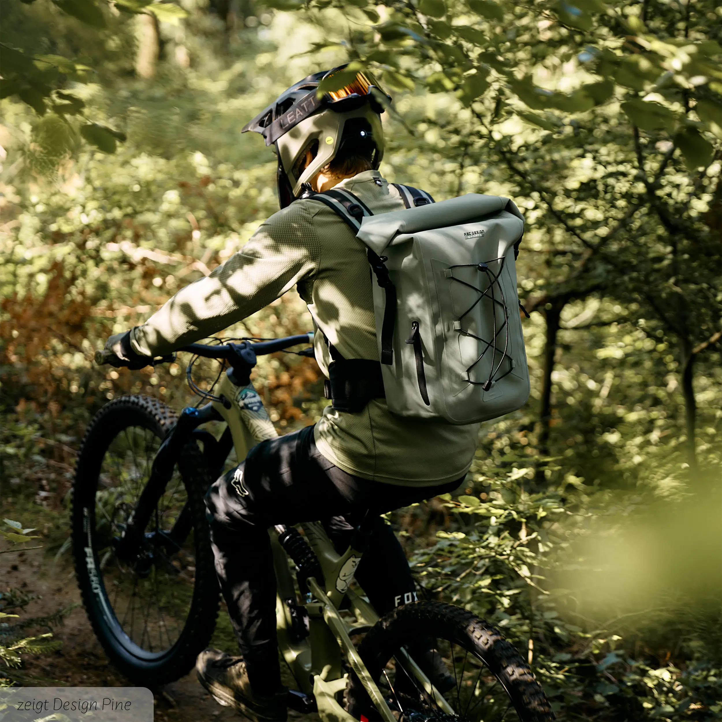 Mochila outdoor premium Lausanne 20L para ciudad y naturaleza - Ink