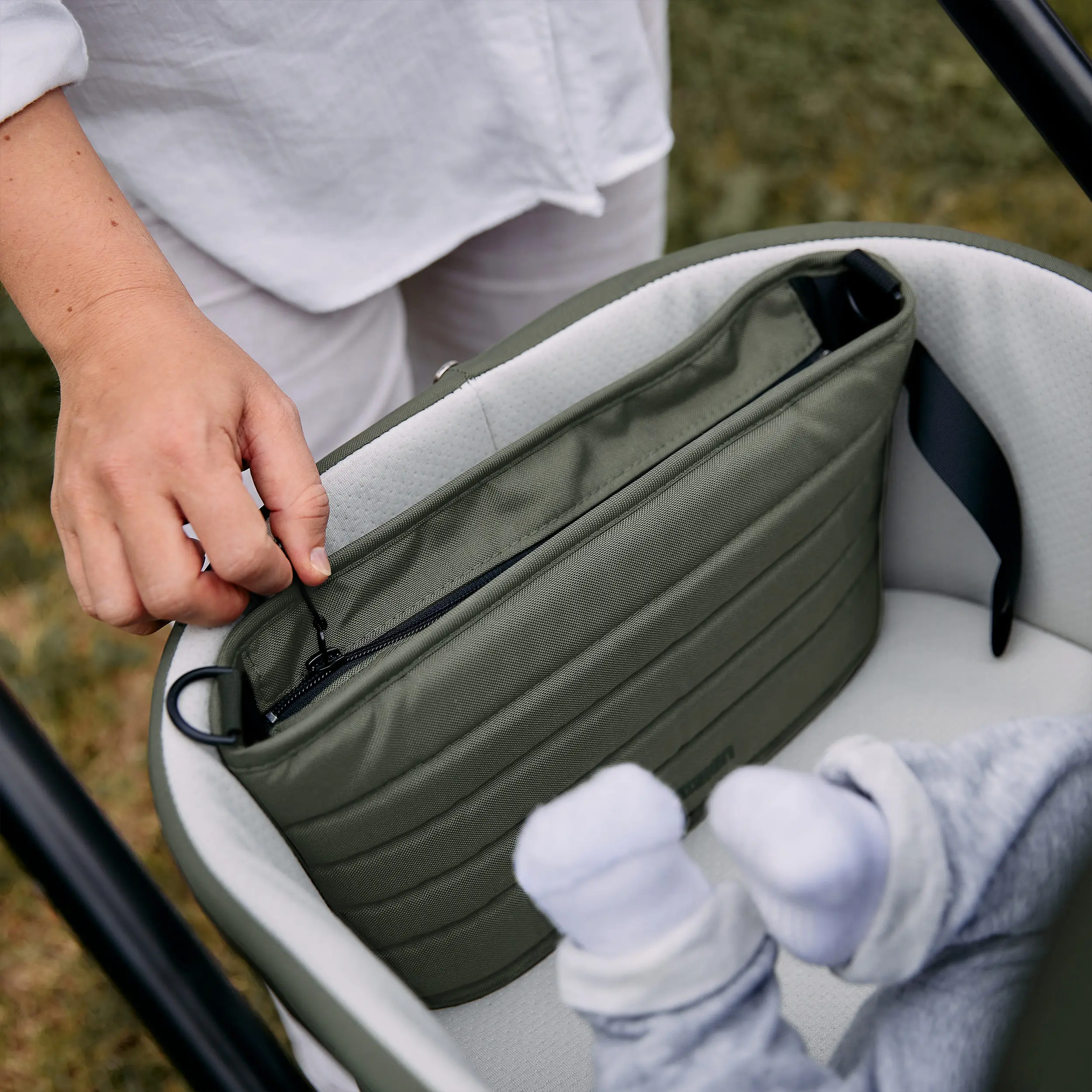 Kombi-Kinderwagen Salsa 5 Air inkl. Wickeltasche, Sonnenschirm, Regenschutz, Becherhalter - Avocado