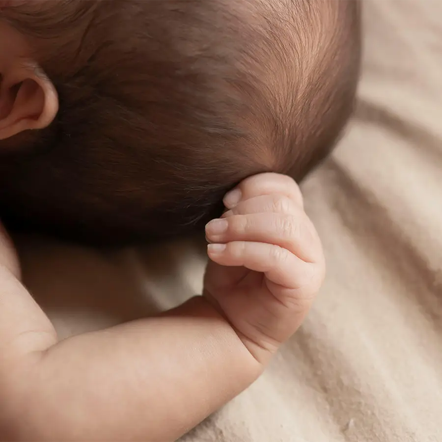 Atmungsaktive Babymatratze im Babybett