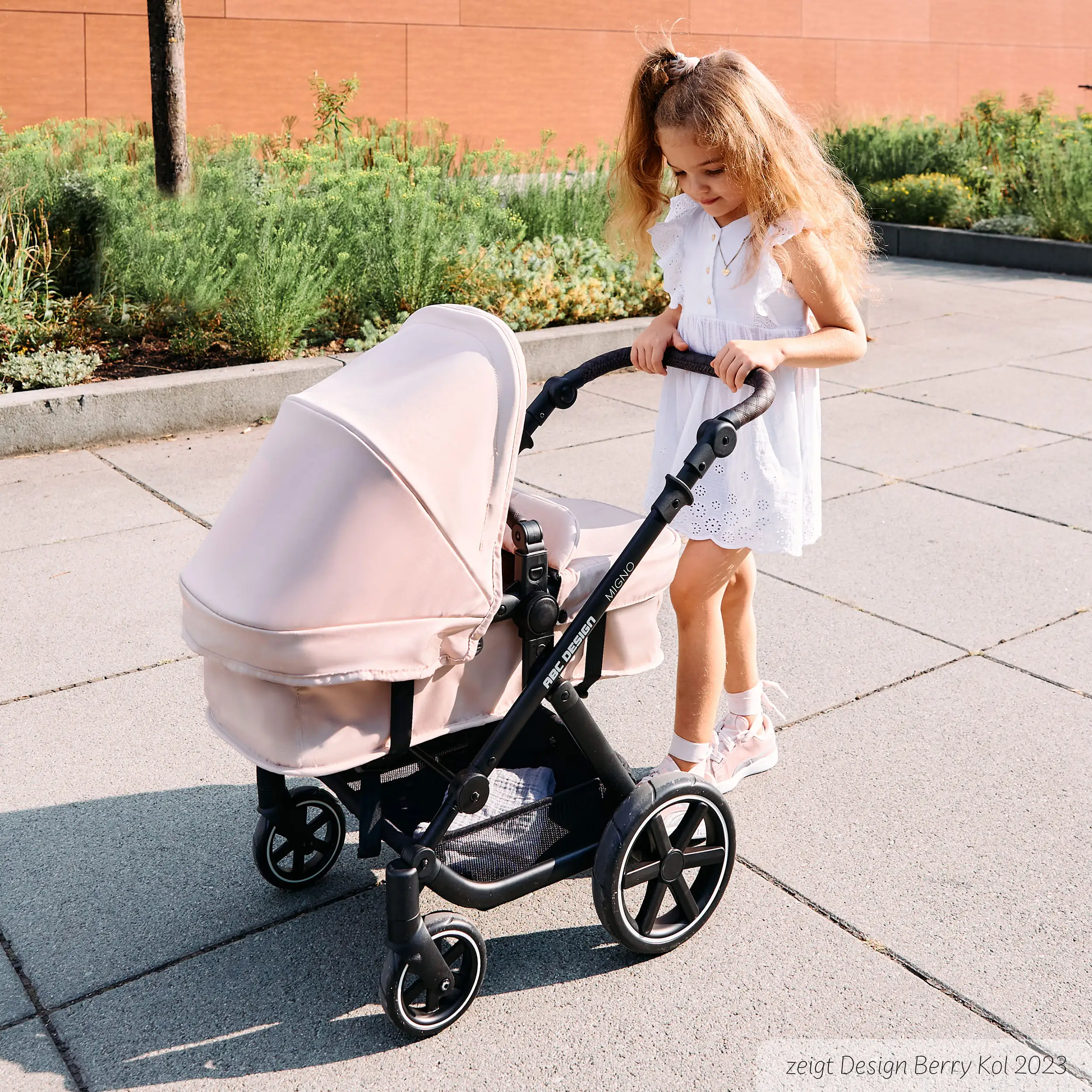 Doll's Pram Migno - Berry Doll's Pram Migno - Berry